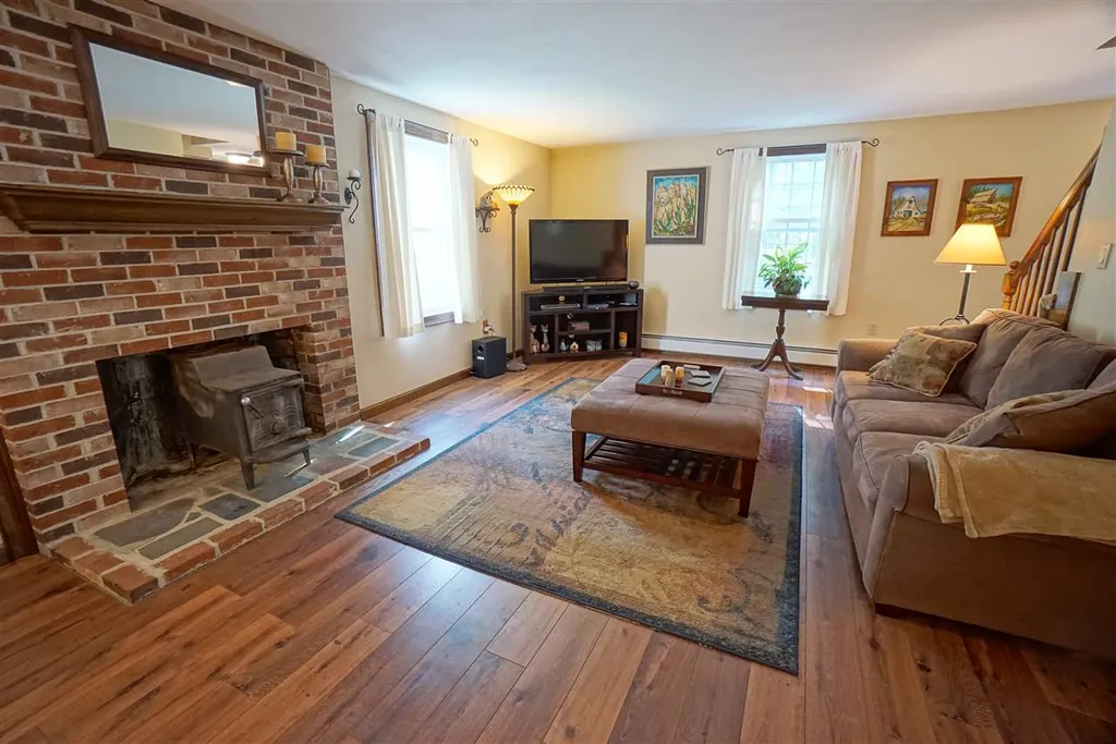 7 Donna Lane Raymond NH 03077
