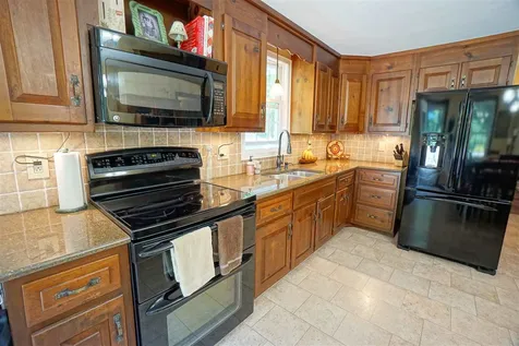 7 Donna Lane Raymond NH 03077