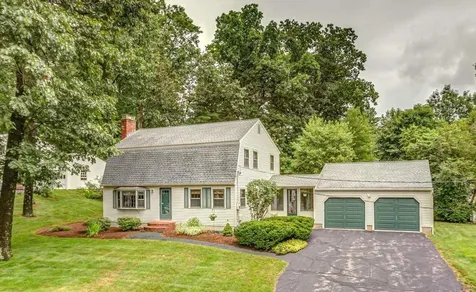 7 Margate Road Nashua NH 03062