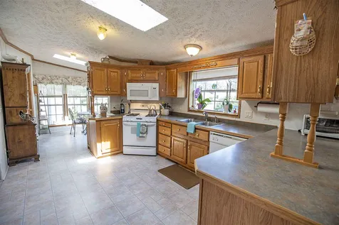26 Xenia Street Nashua NH 03062