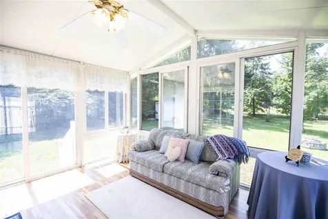 26 Xenia Street Nashua NH 03062
