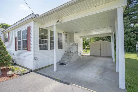 26 Xenia Street Nashua NH 03062