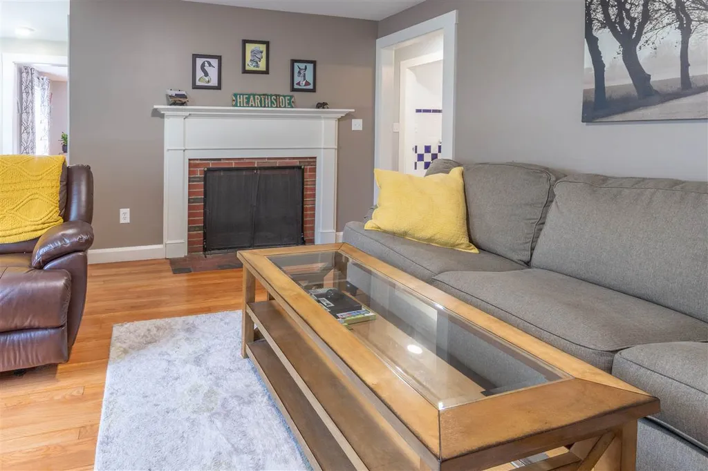 8 Haverhill Street Hudson NH 03051