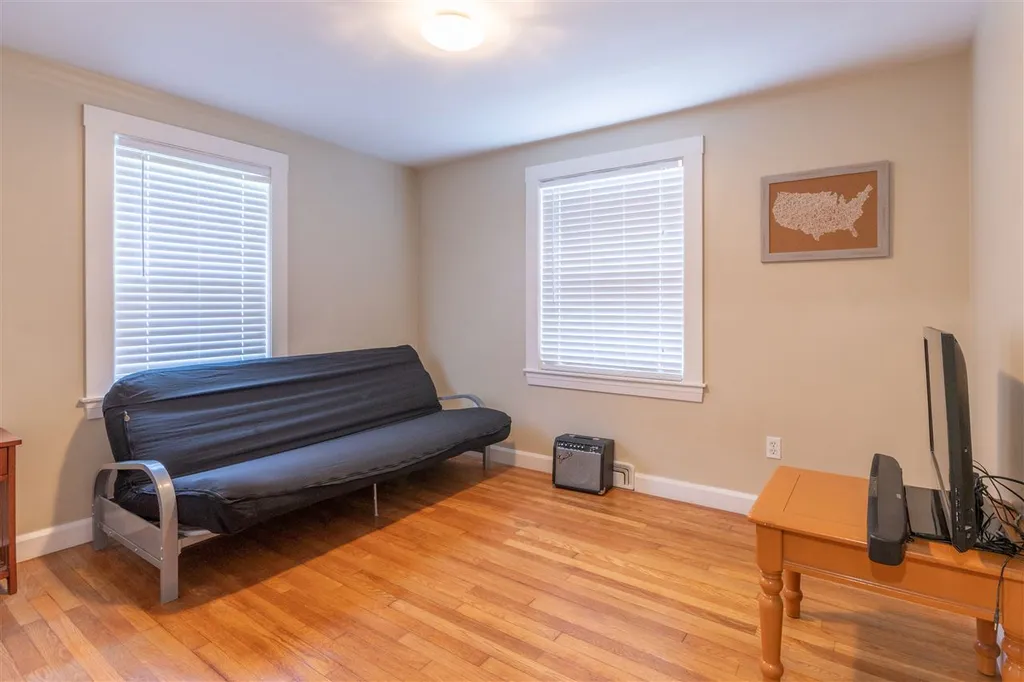 8 Haverhill Street Hudson NH 03051