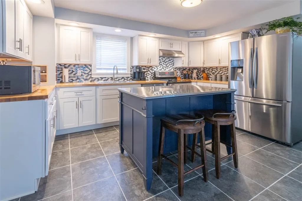 8 Haverhill Street Hudson NH 03051