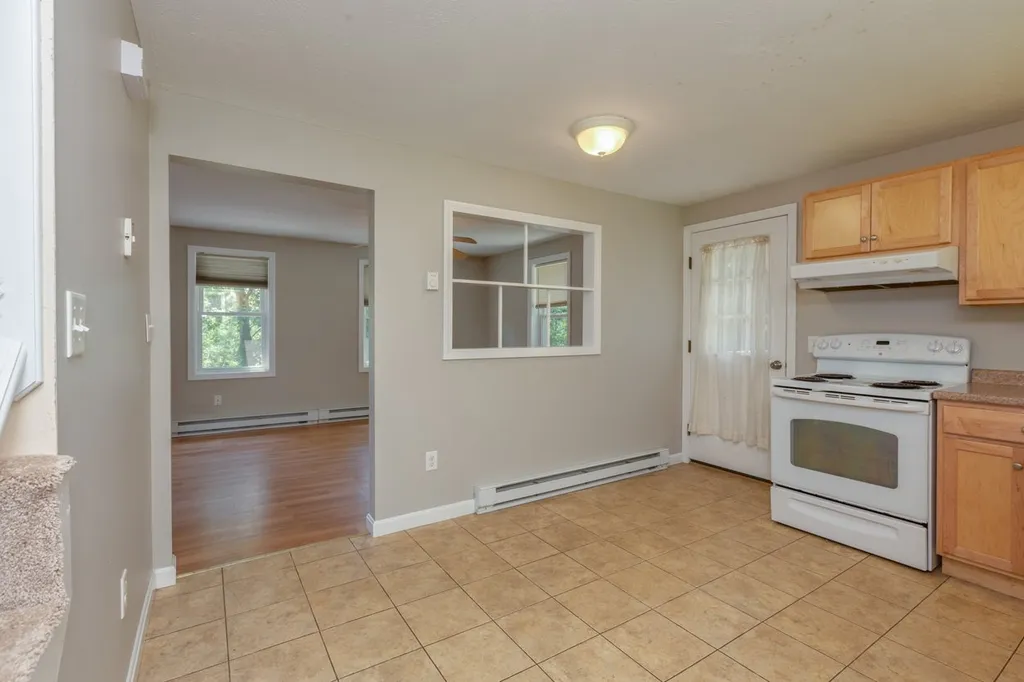 52 Noyes Road Londonderry NH 03053