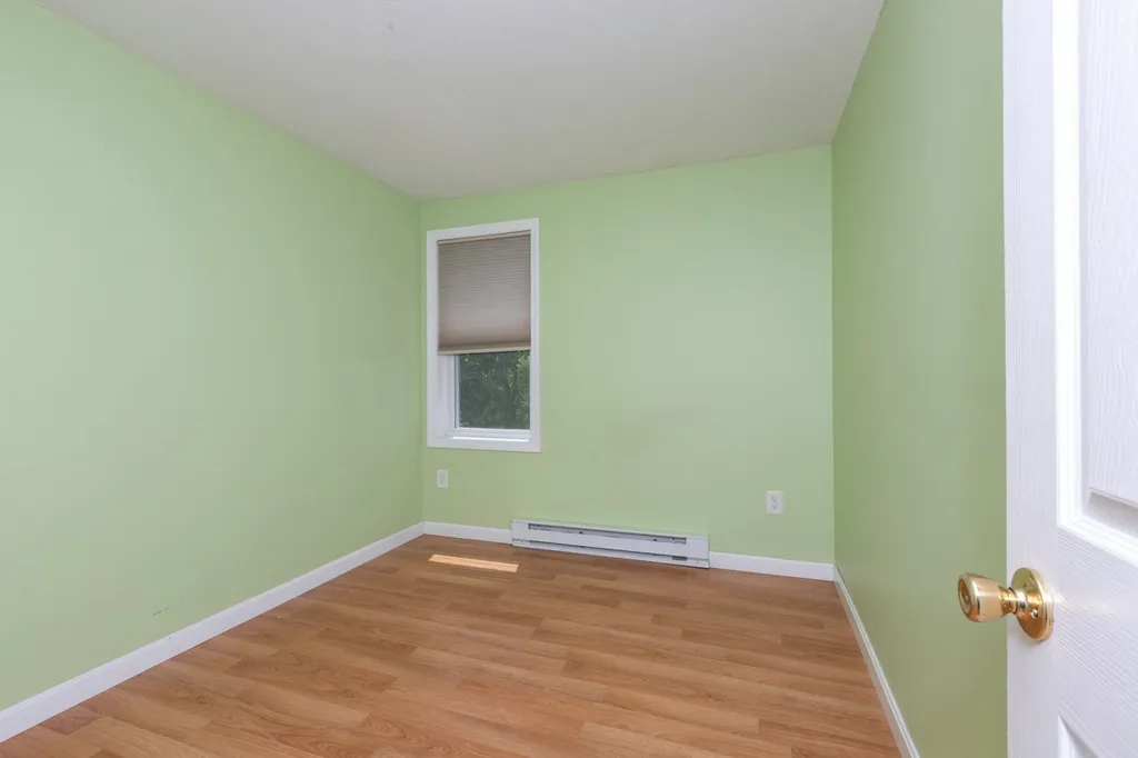 52 Noyes Road Londonderry NH 03053
