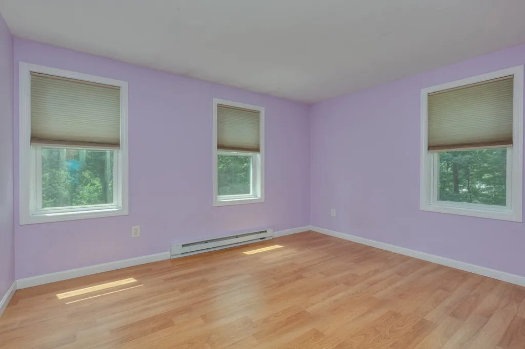 52 Noyes Road Londonderry NH 03053