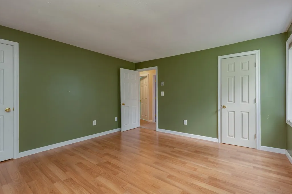 52 Noyes Road Londonderry NH 03053