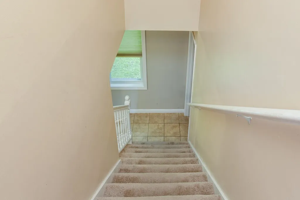 52 Noyes Road Londonderry NH 03053