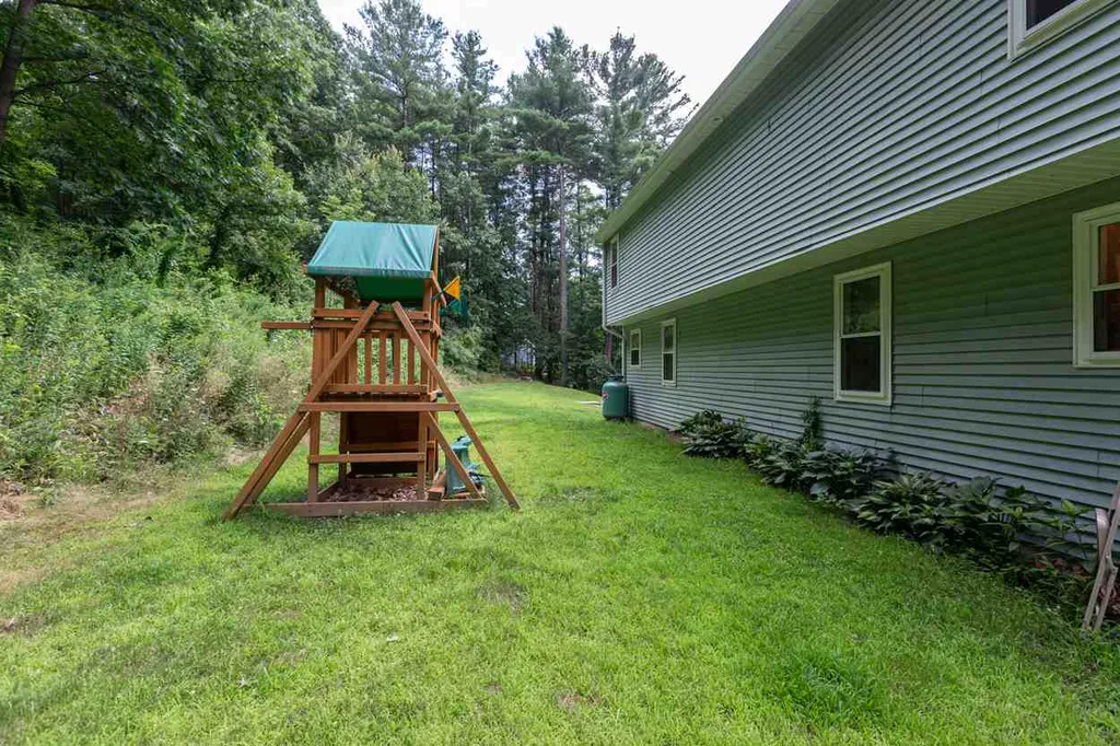 52 Noyes Road Londonderry NH 03053