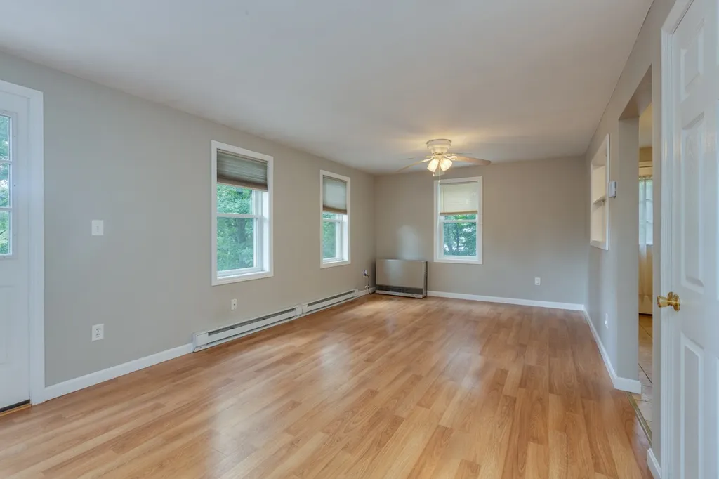 52 Noyes Road Londonderry NH 03053