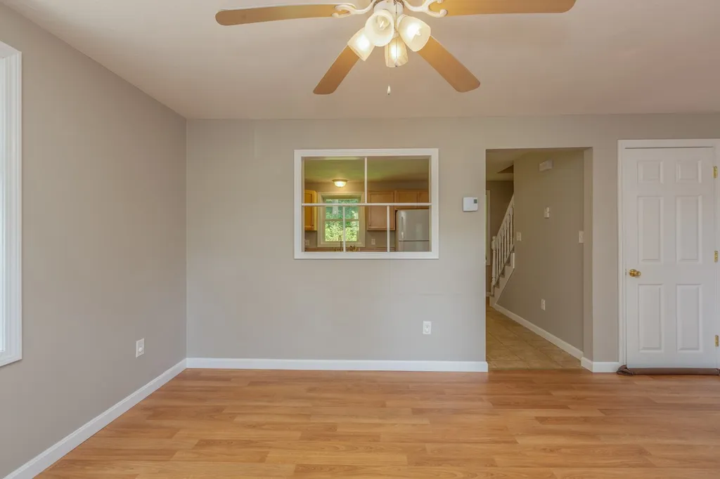 52 Noyes Road Londonderry NH 03053