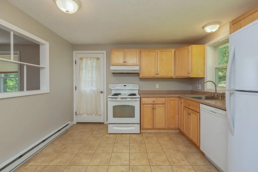 52 Noyes Road Londonderry NH 03053