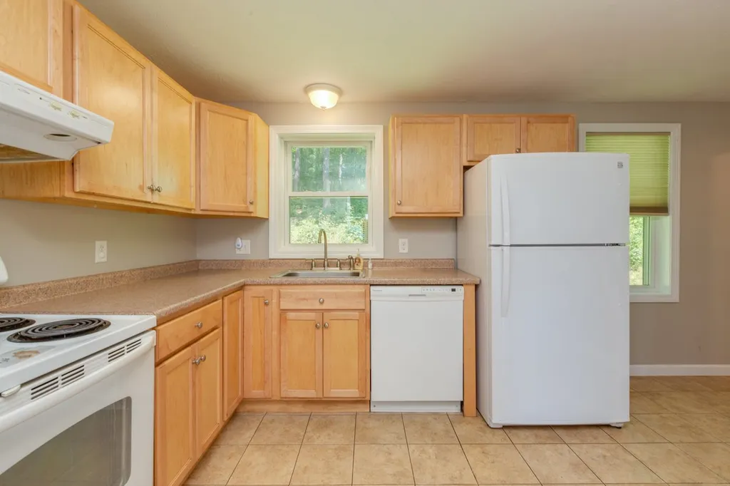 52 Noyes Road Londonderry NH 03053