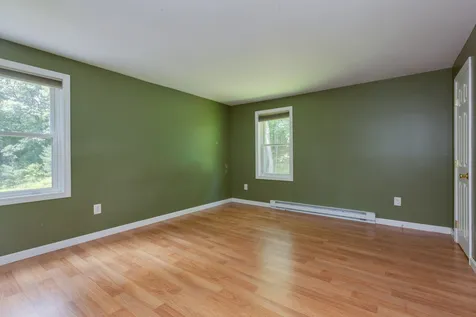 52 Noyes Road Londonderry NH 03053