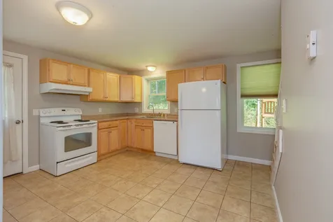 52 Noyes Road Londonderry NH 03053