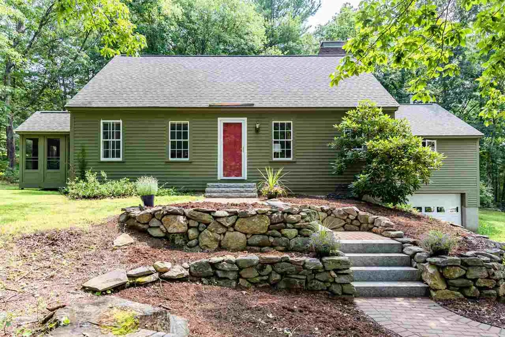12 North Meadow Road Amherst NH 03031
