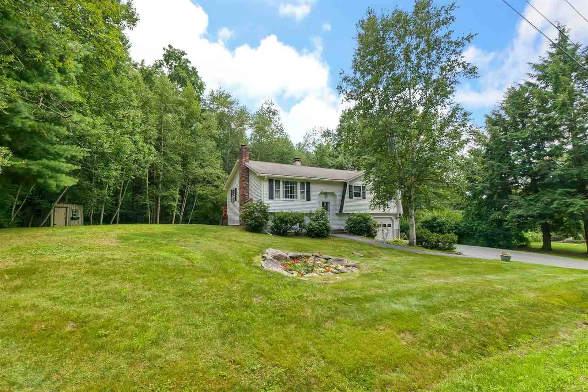 4 Dresden Way Londonderry NH 03053