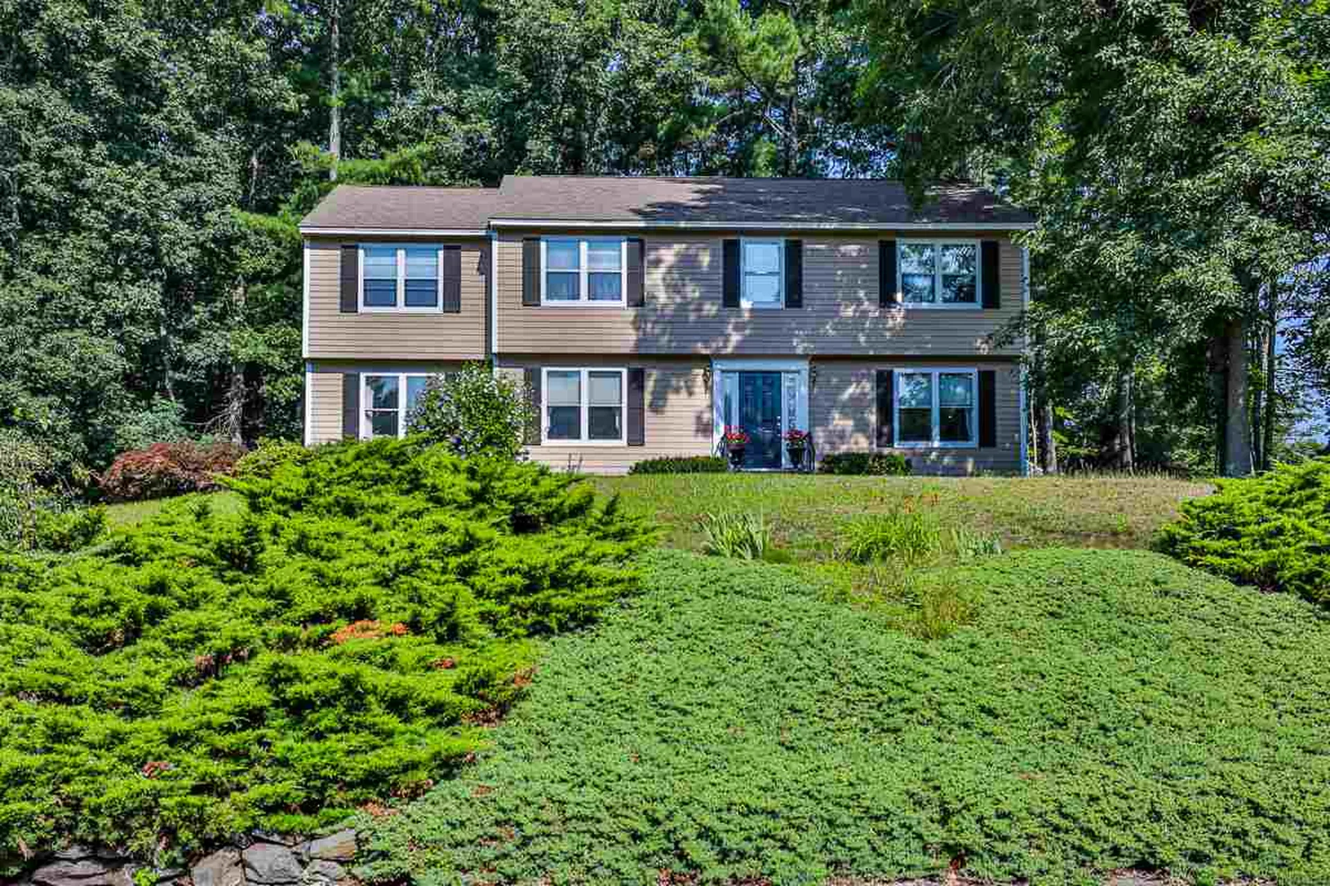 37 Cathedral Circle Nashua NH 03063