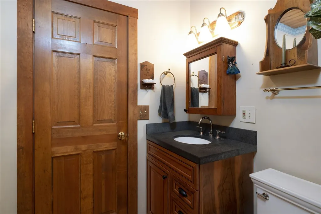 225 Pine River Path Effingham NH 03882
