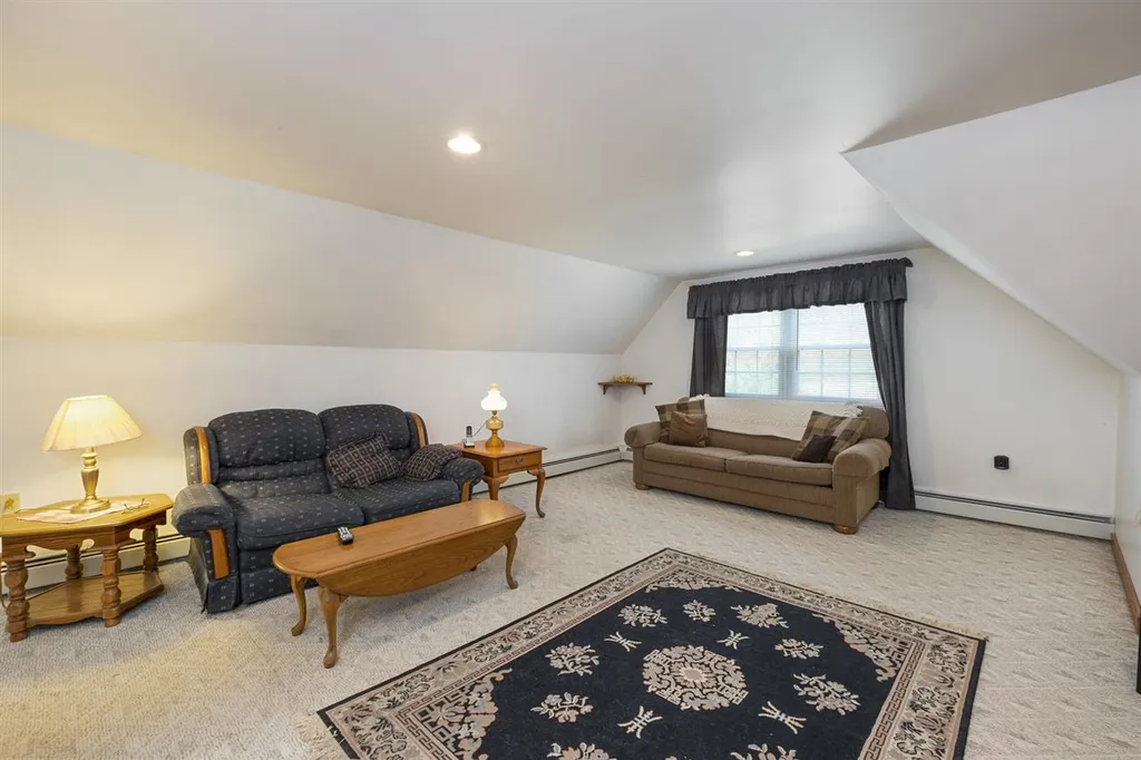 225 Pine River Path Effingham NH 03882
