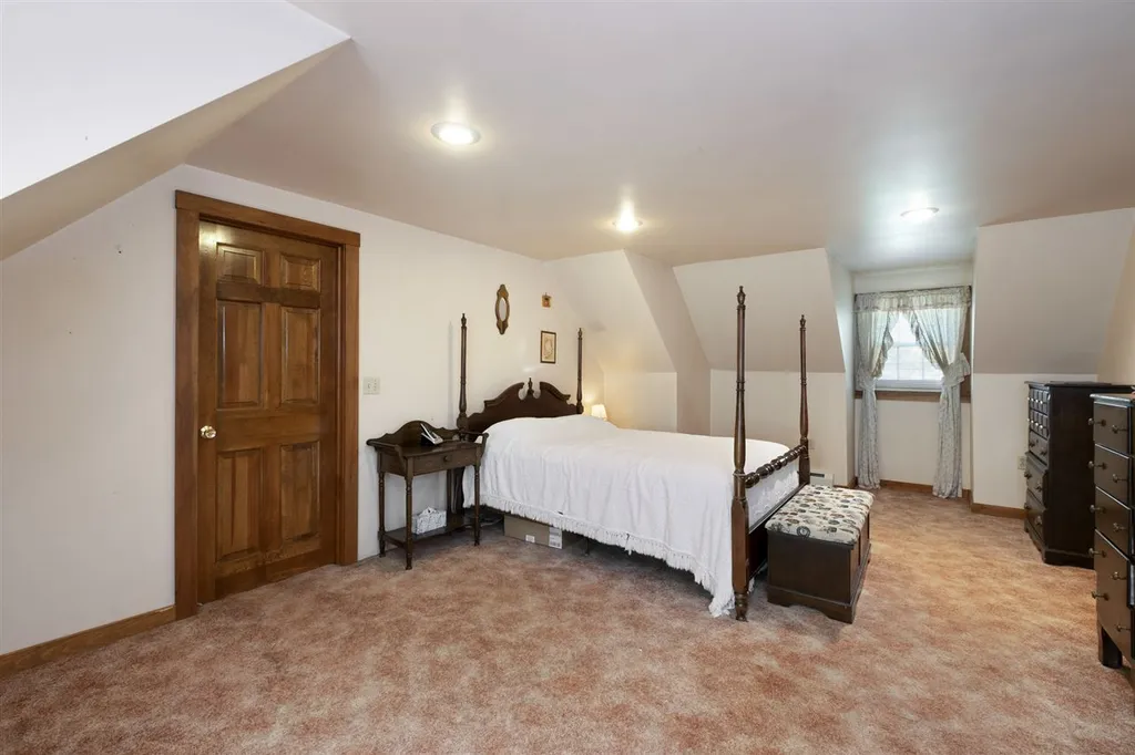 225 Pine River Path Effingham NH 03882