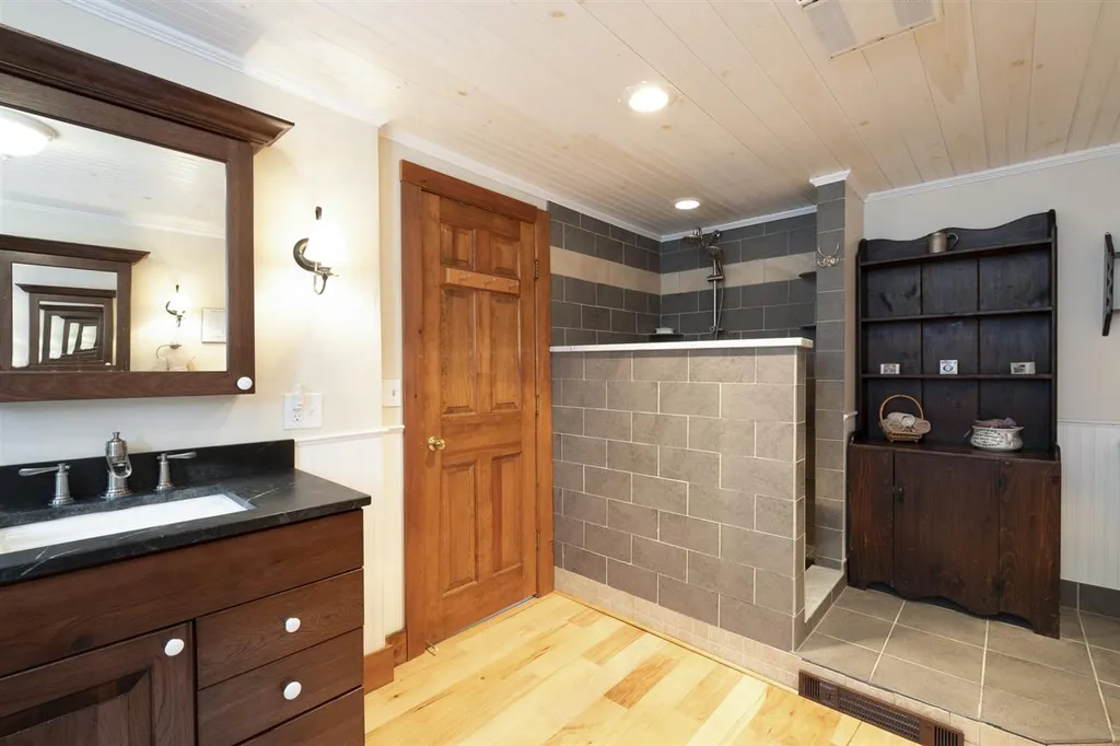 225 Pine River Path Effingham NH 03882