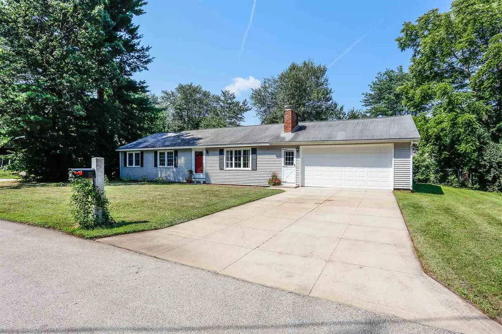 16 Franconia Drive Nashua NH 03063