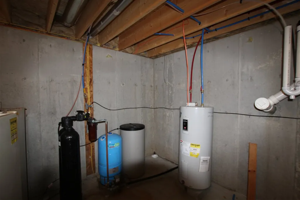 560 West Lake Road Wells VT 05774