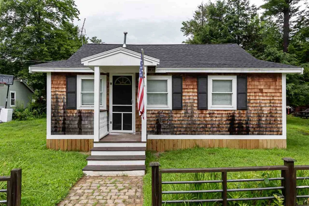 612 Collettes Grove Road Derry NH 03038