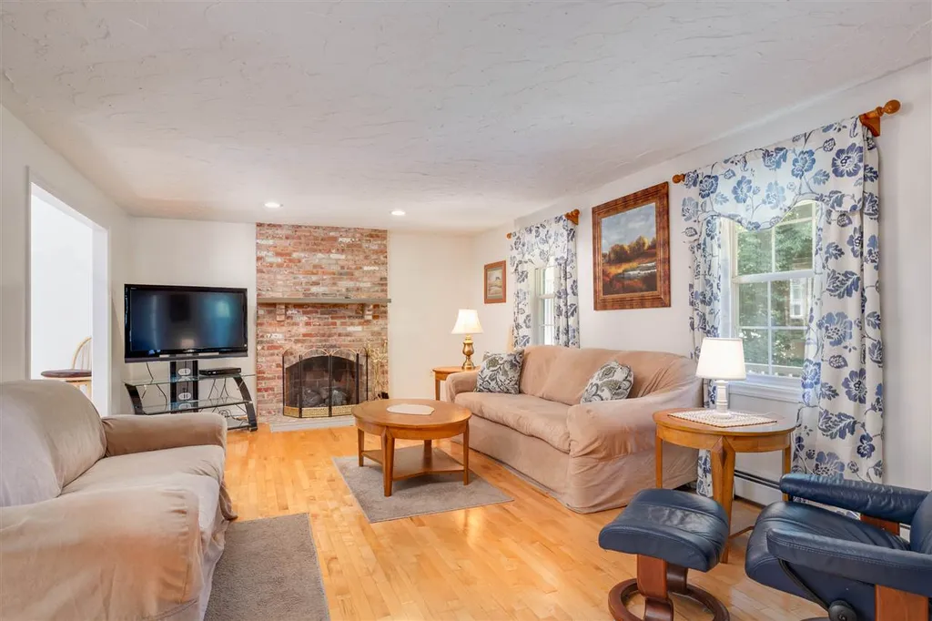 5 Durgin Drive Newton NH 03858