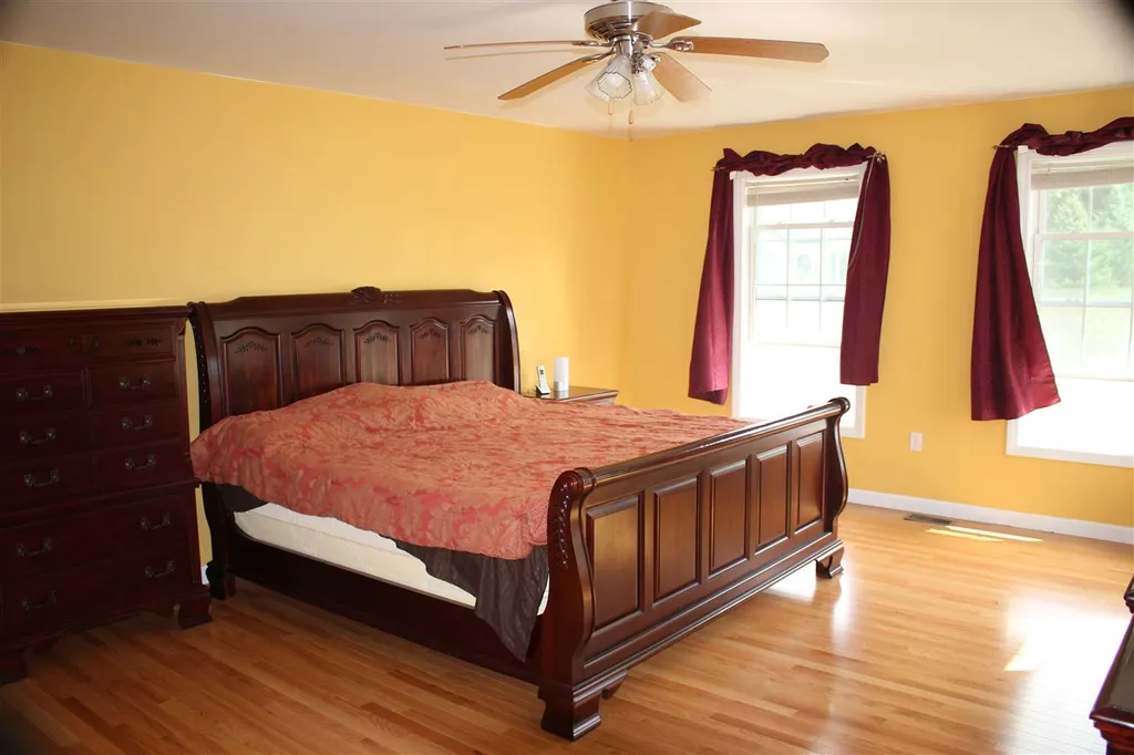 28 Majestic Avenue Nashua NH 03063