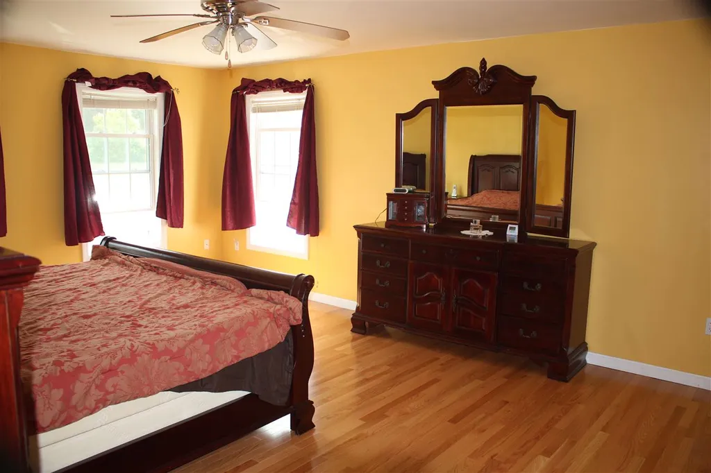 28 Majestic Avenue Nashua NH 03063
