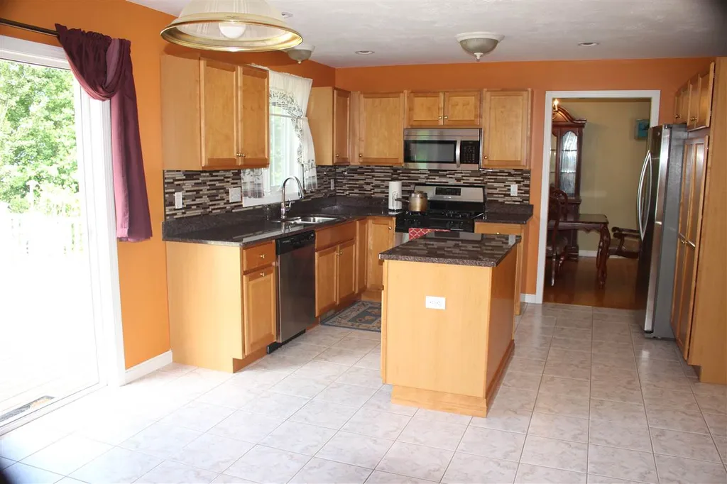28 Majestic Avenue Nashua NH 03063
