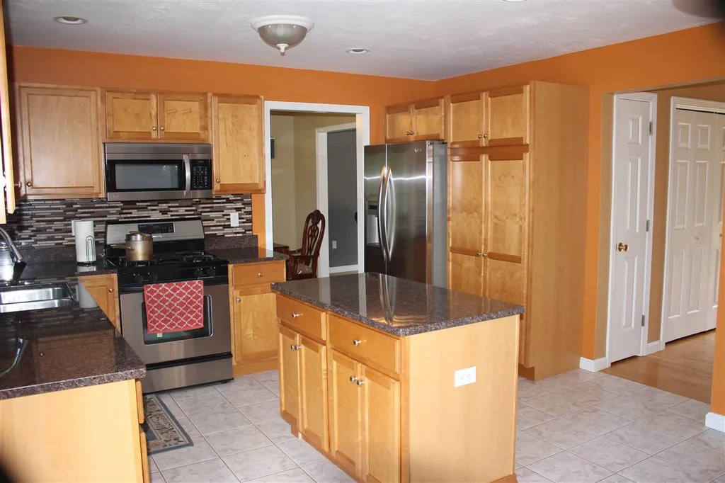 28 Majestic Avenue Nashua NH 03063
