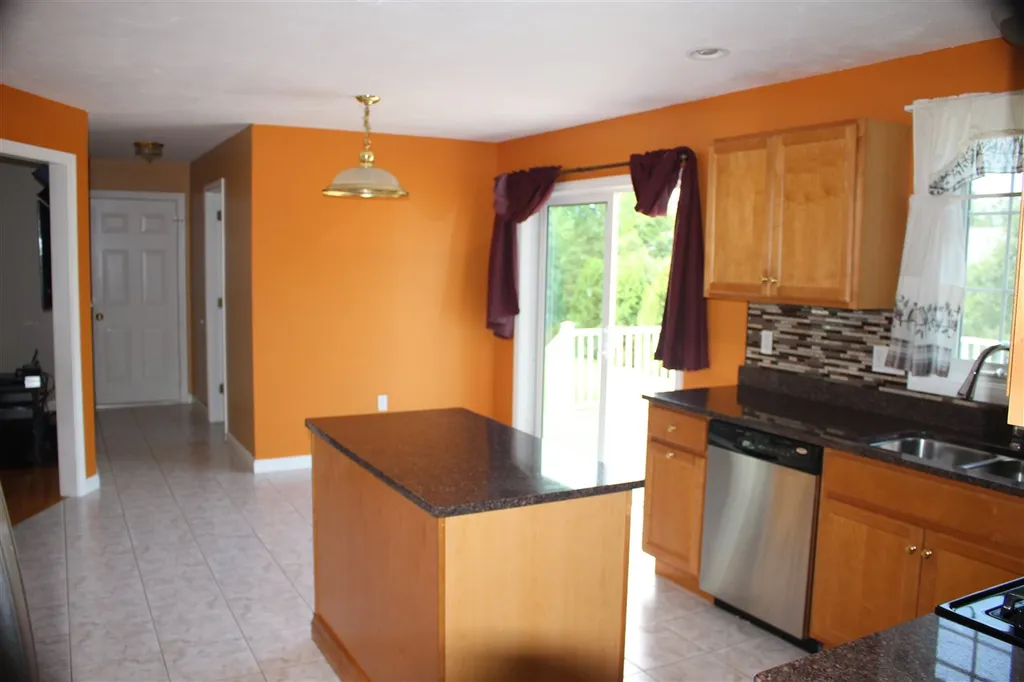28 Majestic Avenue Nashua NH 03063