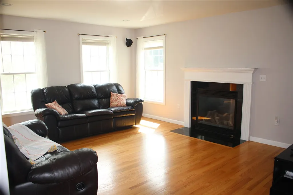 28 Majestic Avenue Nashua NH 03063