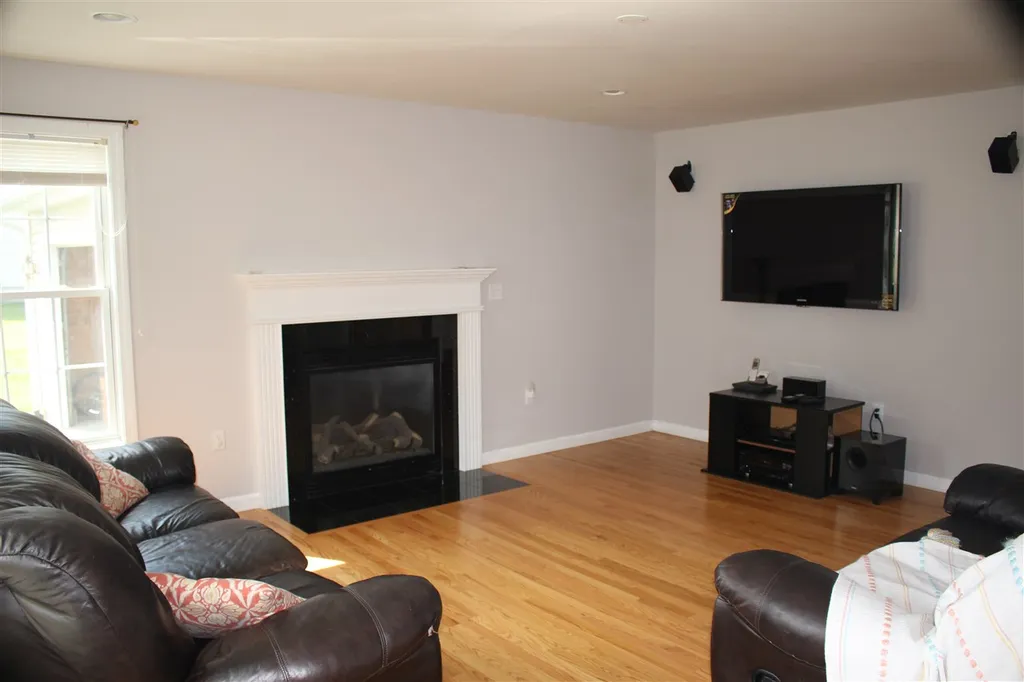 28 Majestic Avenue Nashua NH 03063