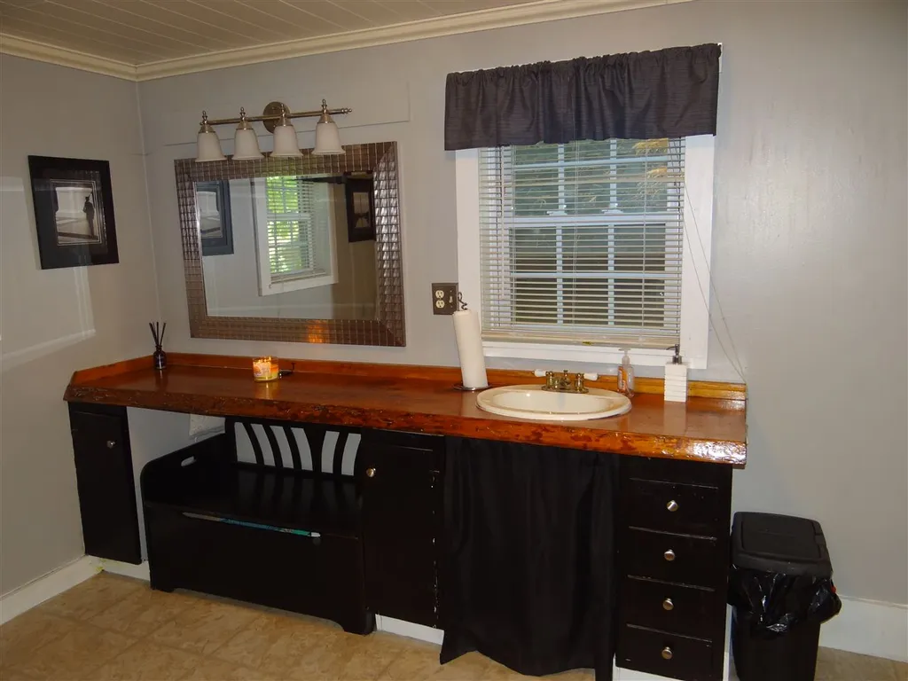 31 North Shore Road Sandown NH 03873