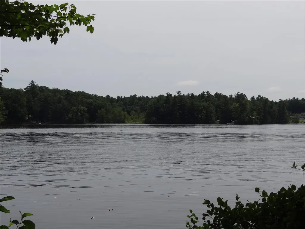 31 North Shore Road Sandown NH 03873