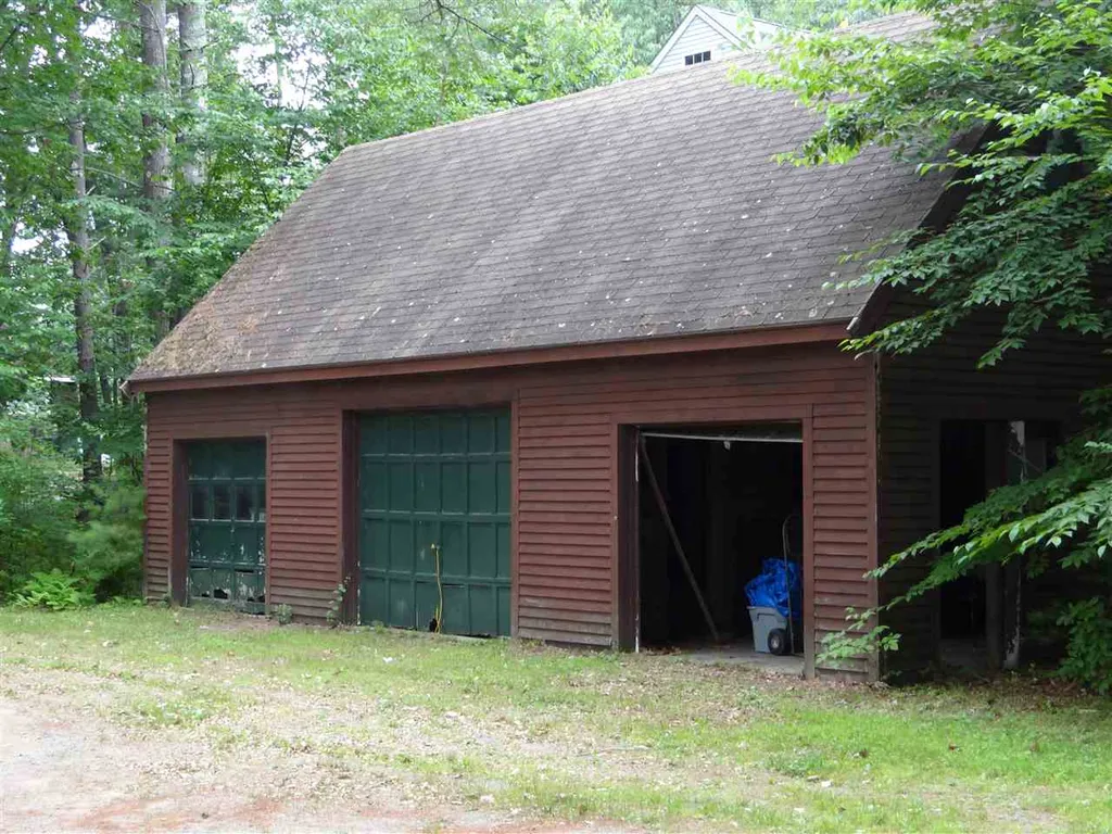 31 North Shore Road Sandown NH 03873