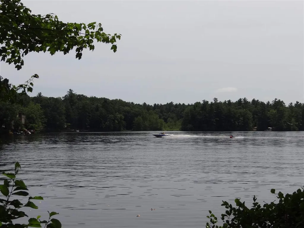 31 North Shore Road Sandown NH 03873