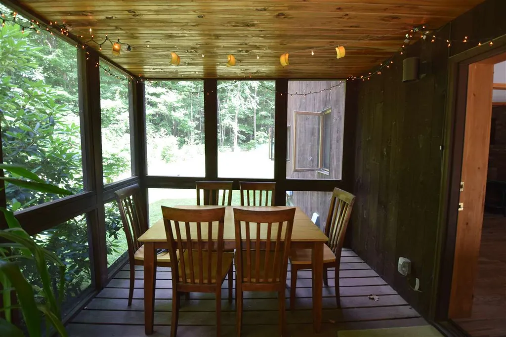 87 Craigy Lane Hinesburg VT 05461