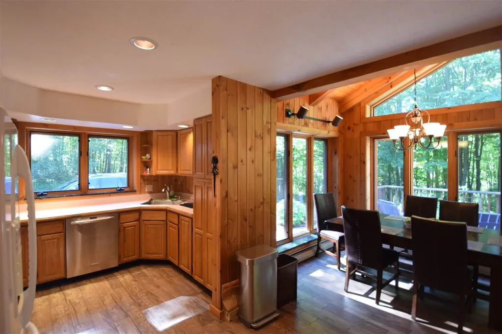 87 Craigy Lane Hinesburg VT 05461