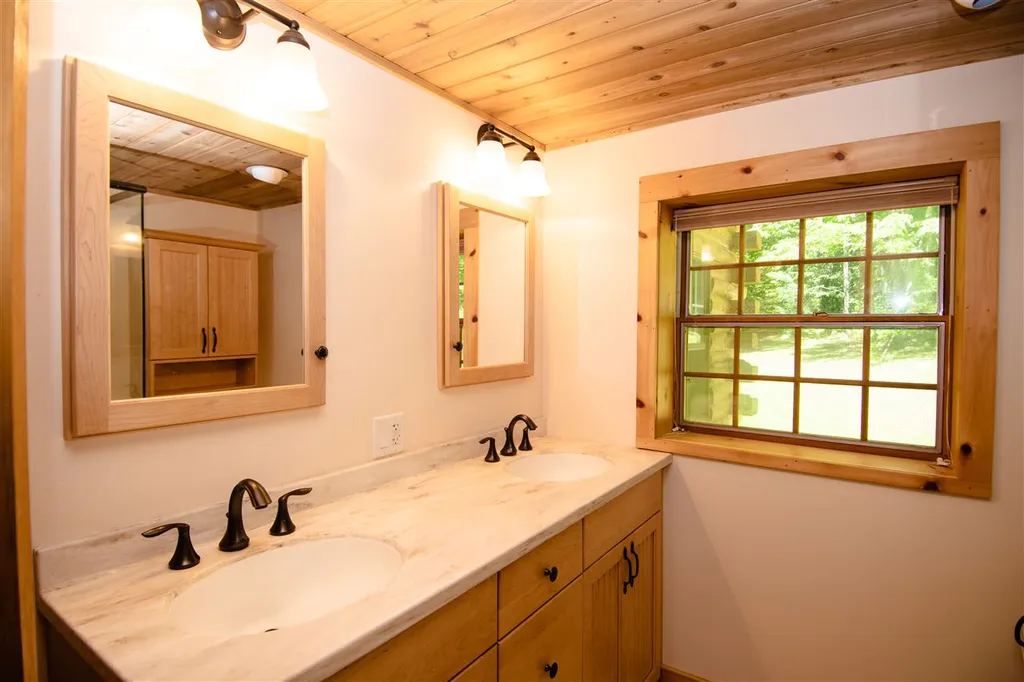 1641 West Hill Road Roxbury VT 05669