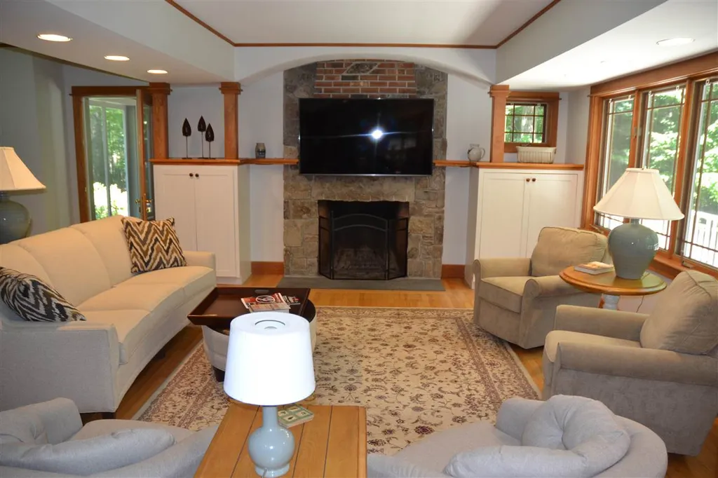 12 Spruce Road Wolfeboro NH 03894
