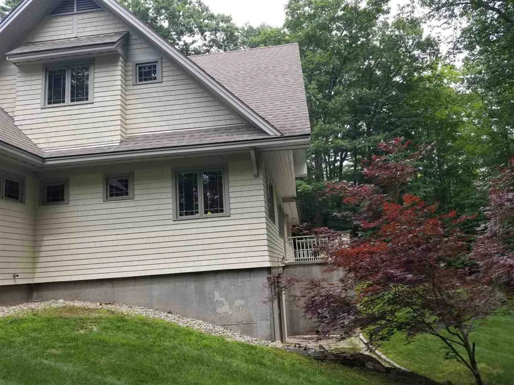 12 Spruce Road Wolfeboro NH 03894