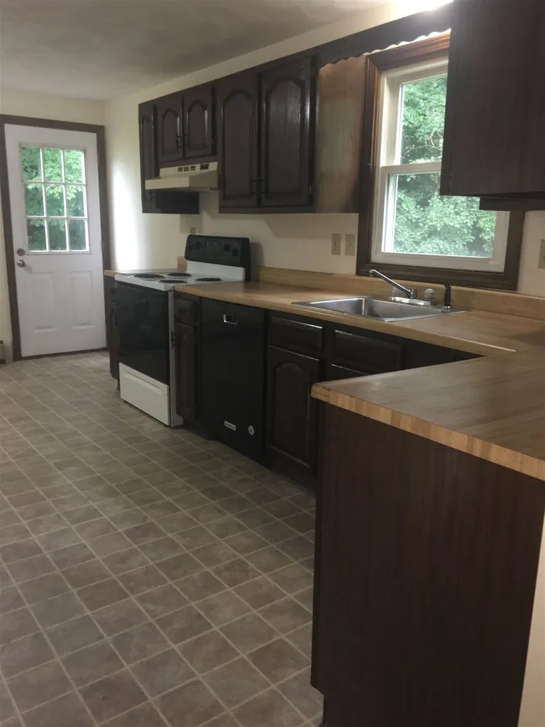 9l Aka 9b Susan Drive Derry NH 03038