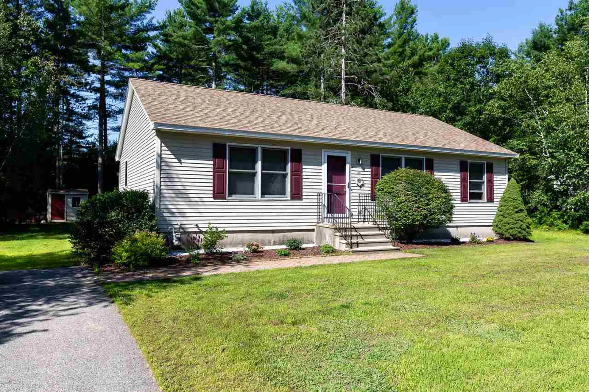 53 Stillwater Circle Rochester NH 03839